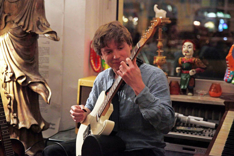 Paul Santner Solo-Konzert – akustische & elektrische Gitarre
