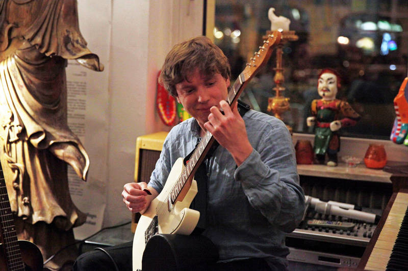 Paul Santner: Gitarre, Gesang
