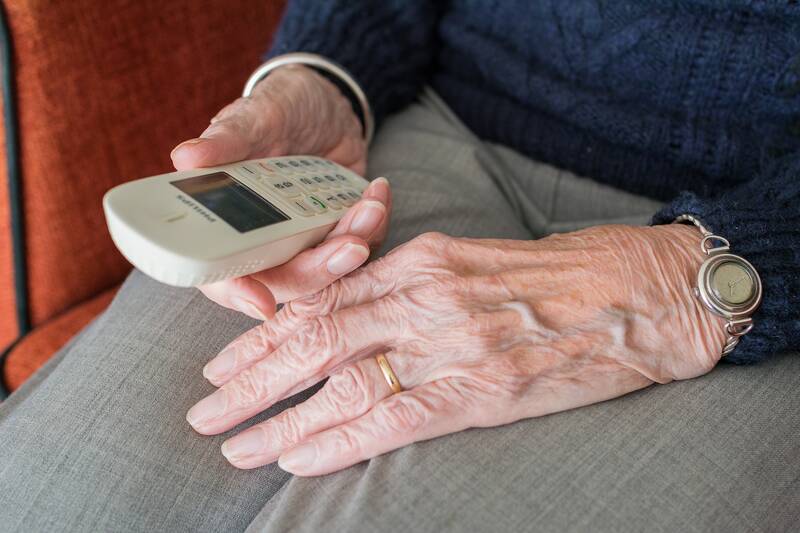 Trickbetrüger an der Wohnungstür und am Telefon – Vortrag für Senior*innen