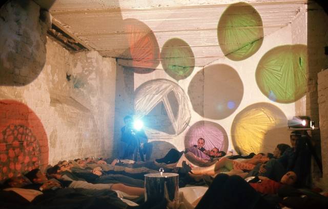 Nächtliche Piene-Projektion in Neuer Nationalgalerie