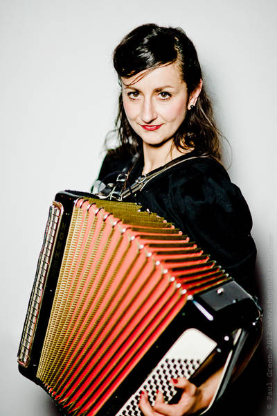 *Joanna Gemma Auguri and her Haunting Accordion* im Café Blume an der Hasenheide