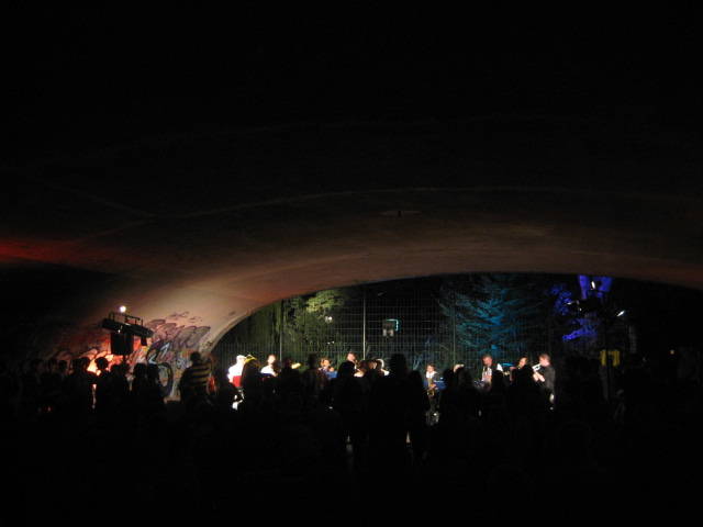 Kleine Nachtmusik und Tanzen unter der Parkringbrücke