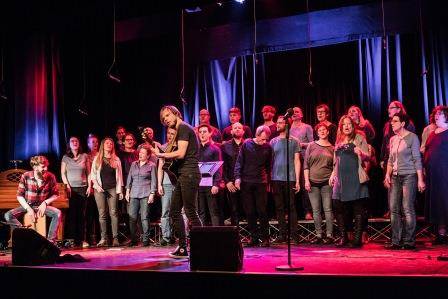 Fröhlicher Chorzauber beim Lucia Weihnachtsmarkt in der Kulturbrauerei