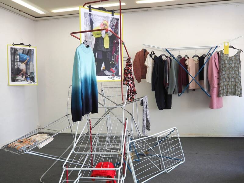 Die Vestithek - Leih‘ Dir was zum Anziehen in der Helene-Nathan-Bibliothek (Montag, Mittwoch & Samstag)