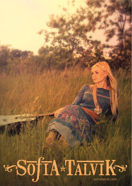 Sofia Talvik live in der Blume