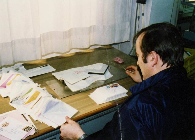 Gegenstimmen. Über die BBC, die Stasi und Systemkritik im Briefumschlag