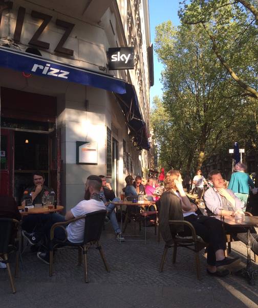 FA Cup Final Chelsea - Arsenal, DFB-Pokal BVB - Eintracht und Coppa del Rey in Berlin Kreuzberg