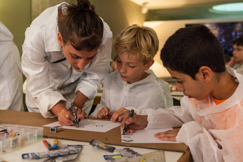 Gemeinsam unterschiedlich: Zeichenworkshop für Kinder und Familien / 8-99 Jahre