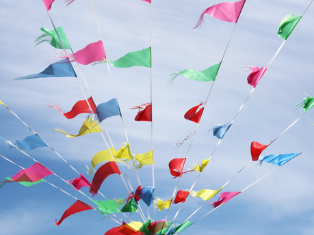 Bunte Wimpelketten selber machen und Geburtstag feiern!