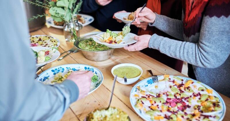 Lange Tafel im Klubhaus Spandau: Essen & Gespräche zum Klimaschutz im Falkenhagener Feld – komm vorbei!  