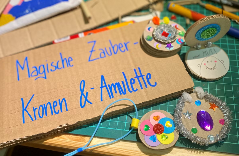 Basteln: Zauberkronen und magische Amulette