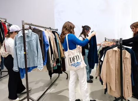 Style Cloud - Der Kleidertausch in deiner Kiezbibliothek (Mo - Sa)