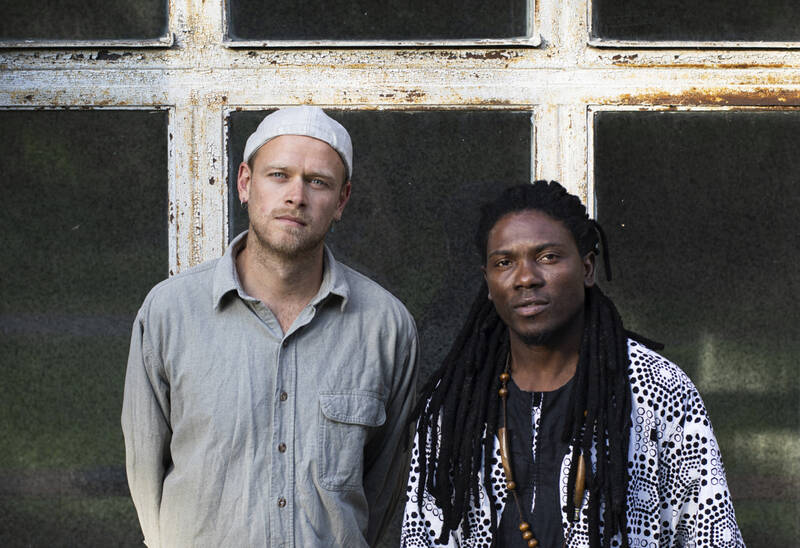 Durchlüften - Openair im Schlüterhof - Konzerte: Jembaa Groove - DJ Alai K