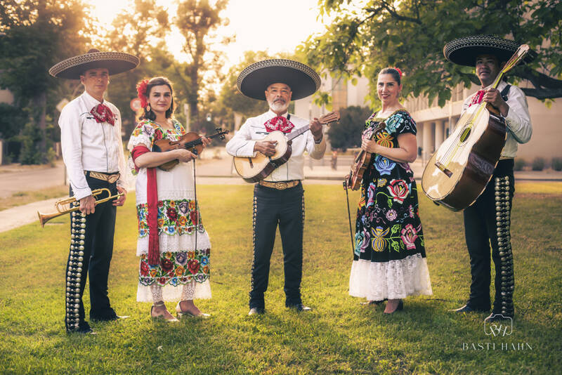 Mariachi *El Dorado*. Fiesta de Día de Muertos - Mexikanisches Totenfest 