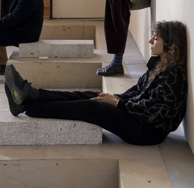 Zwischen Macht und Zweifel. Performative Audiotour