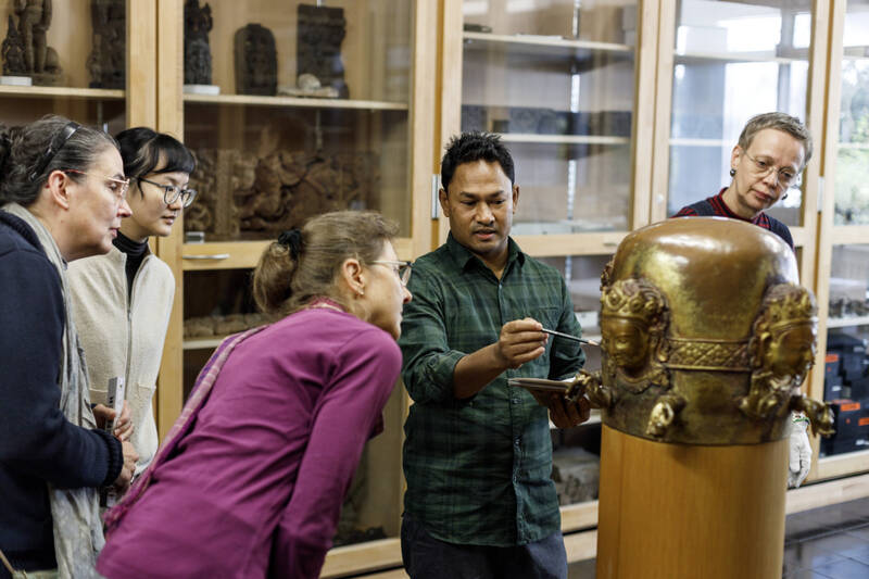 Shiva Linga: Eine visuelle Reise - Zur Wiederentdeckung der Ursprünge eines heiligen Objekts aus Nepal