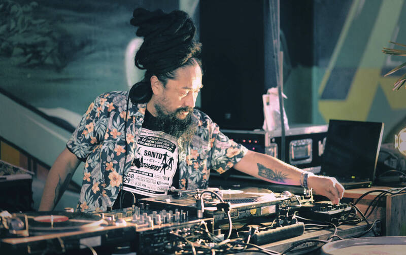 DJ Selektor Bony. Durchlüften 2025 – Open Air im Schlüterhof. Konzerte, DJ-Sets