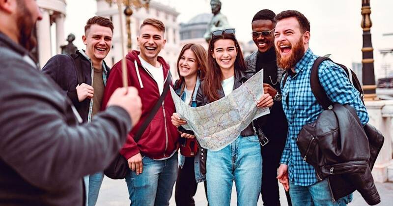 Stadtführung Querstadtein Tour: „Die Kunst zu(m) Überleben“