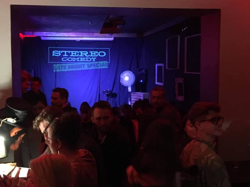 Mic Check | Stand up Comedy Open Mic | Im Mad Monkey Room | Im Prenzlauer Berg | Nähe S-Bahnhof Prenzlauer Allee