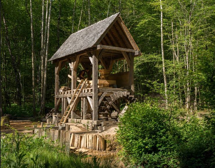The reconstruction of a medieval watermill at Guédelon