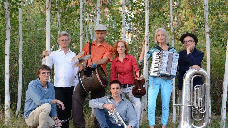 Kulturprogramm zum Karneval der Kulturen 2023 in der Heilig-Kreuz-Kirche:  Klezmerschwof mit "Tants in Gartn Eydn" 