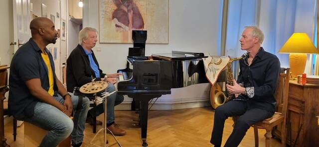 Threedom im Café Klick