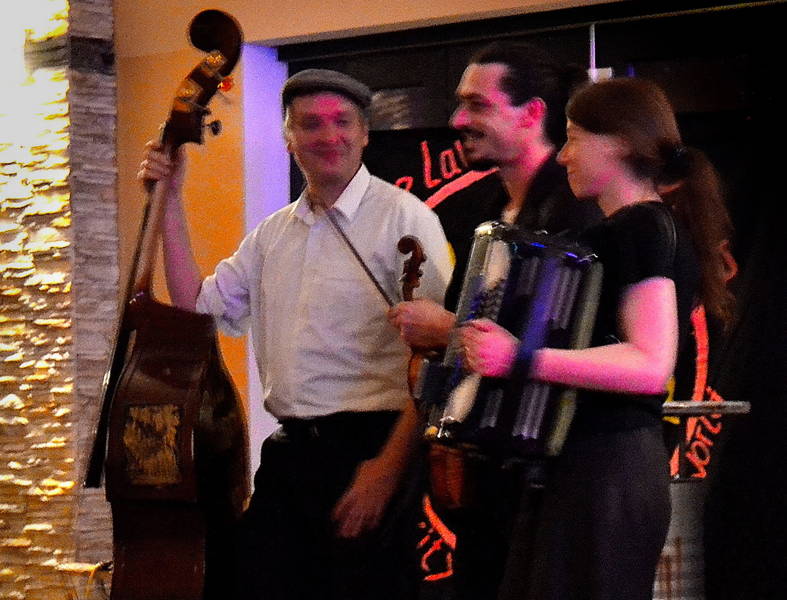 Zieżkov Trilemma Band live in der Blume