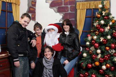 Familienfotos mit dem Weihnachtsmann im Europa-Center