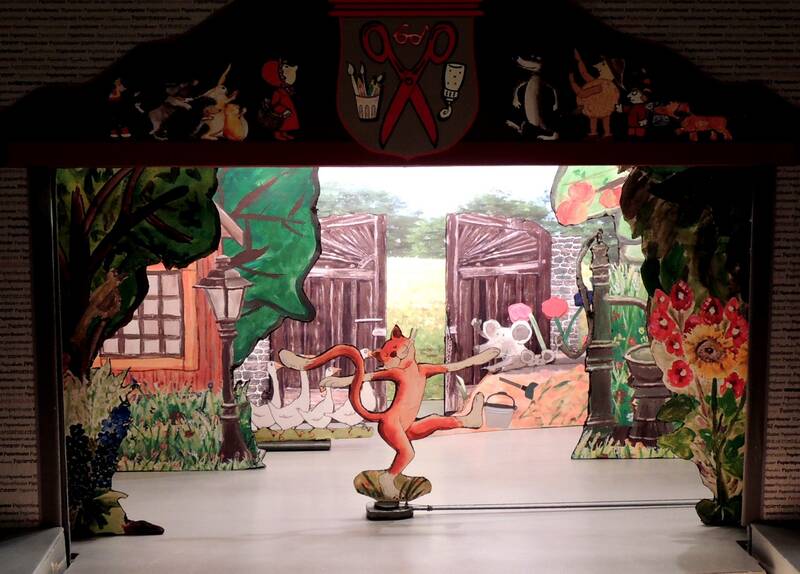 Papiertheater:  Der Katzentanz