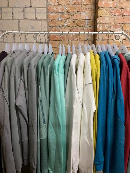 ARYS Sample Sale: Bis -80% reduzierte Kleidung 