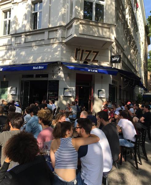 Spanien - Marokko und Iran - Portugal parallel WM in Kreuzberg Graefekiez 10967 Berlin