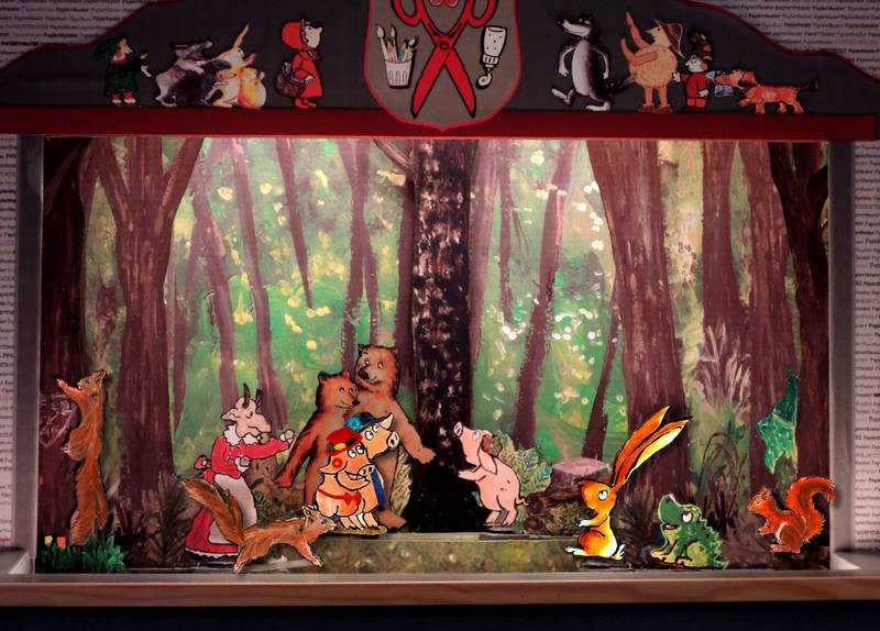 Papiertheater: WOLF BLEIBT WOLF