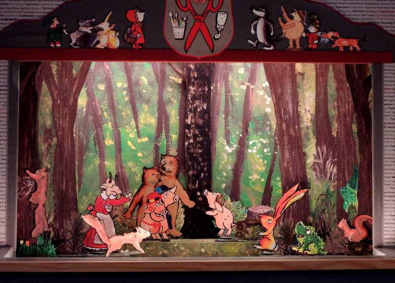 WOLF BLEIBT WOLF  -  Papiertheater