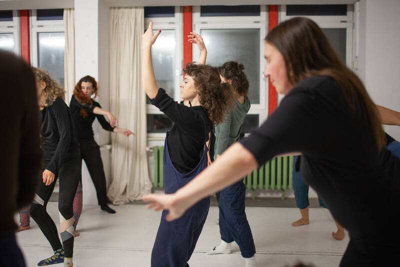 ‘’DANCEmocracy‘’ Tanzworkshop mit ATOM-Theater