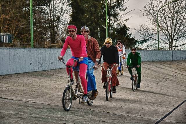 World Klapp Tour auf Kanzler-Kurve + Merkel-Raute