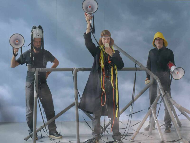 WÜSTE-REGEN-FLUTEN - Eine klimatische Performance