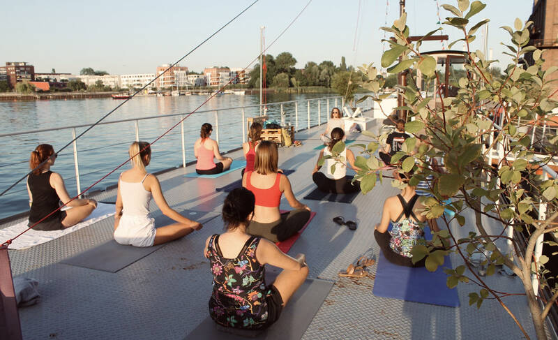 Sunset & Soulful Yoga ❊ auf dem Wasser (Probestunde)