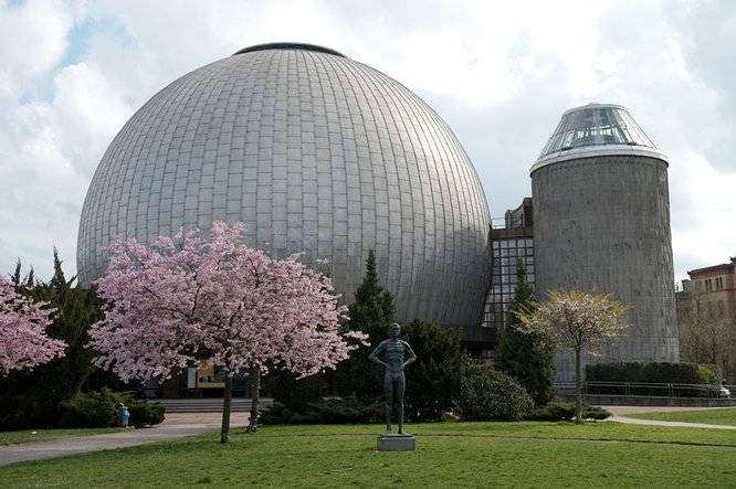 Planetarium 30. Geburtstagsfest - Intergalaktische Feier