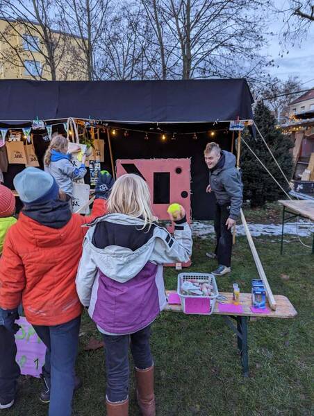 Sozialer Familienweihnachtsmarkt - Abenteueroase am Insulaner