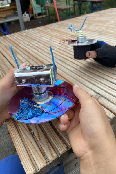 DIY Zirkuswerkstatt: Solarboote bauen und die Kraft der Sonne entdecken