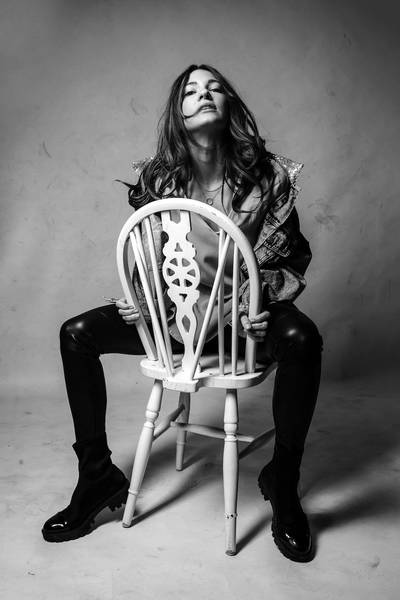 Sara Renar – Live: experimental/indie/pop! + DJ Kassetta